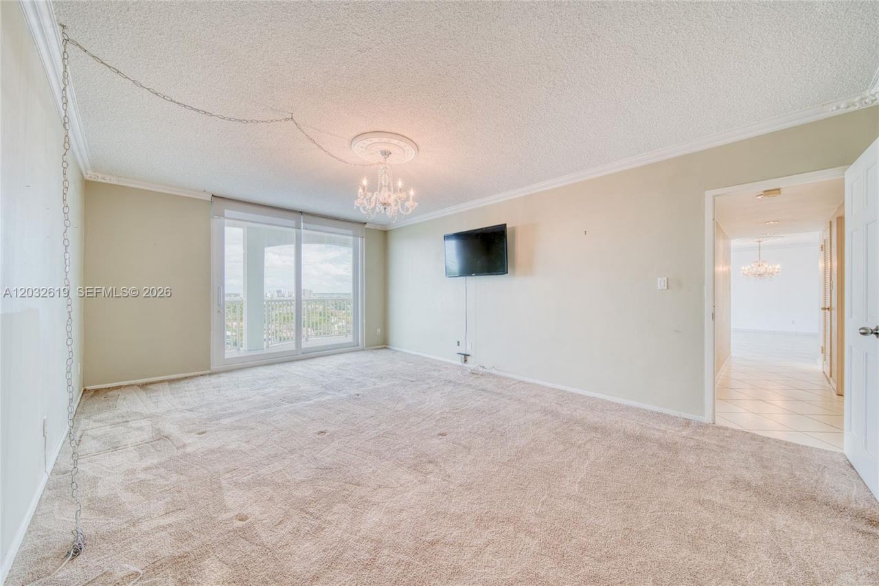 5401 Collins Ave , Unit 1135, Miami Beach, FL 33140 Photo