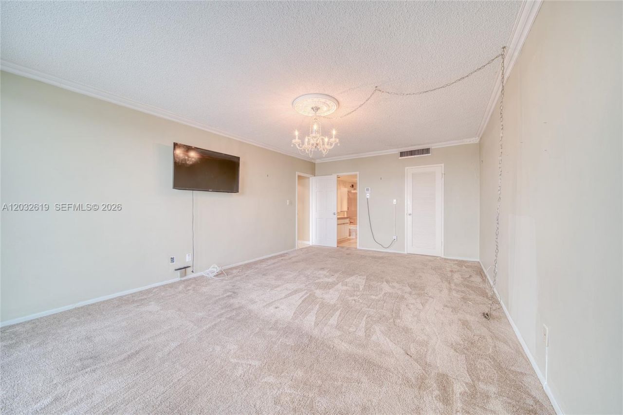 5401 Collins Ave , Unit 1135, Miami Beach, FL 33140 Photo