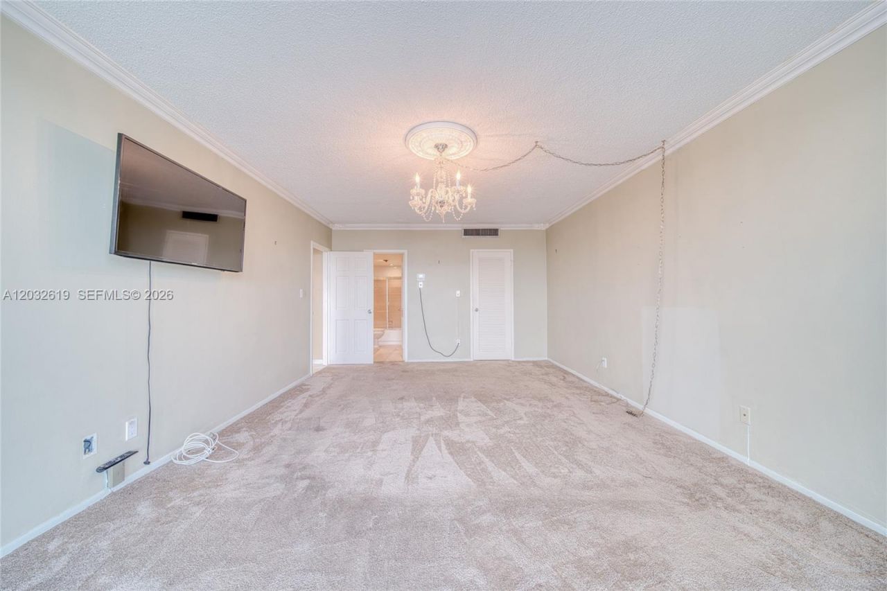 5401 Collins Ave , Unit 1135, Miami Beach, FL 33140 Photo