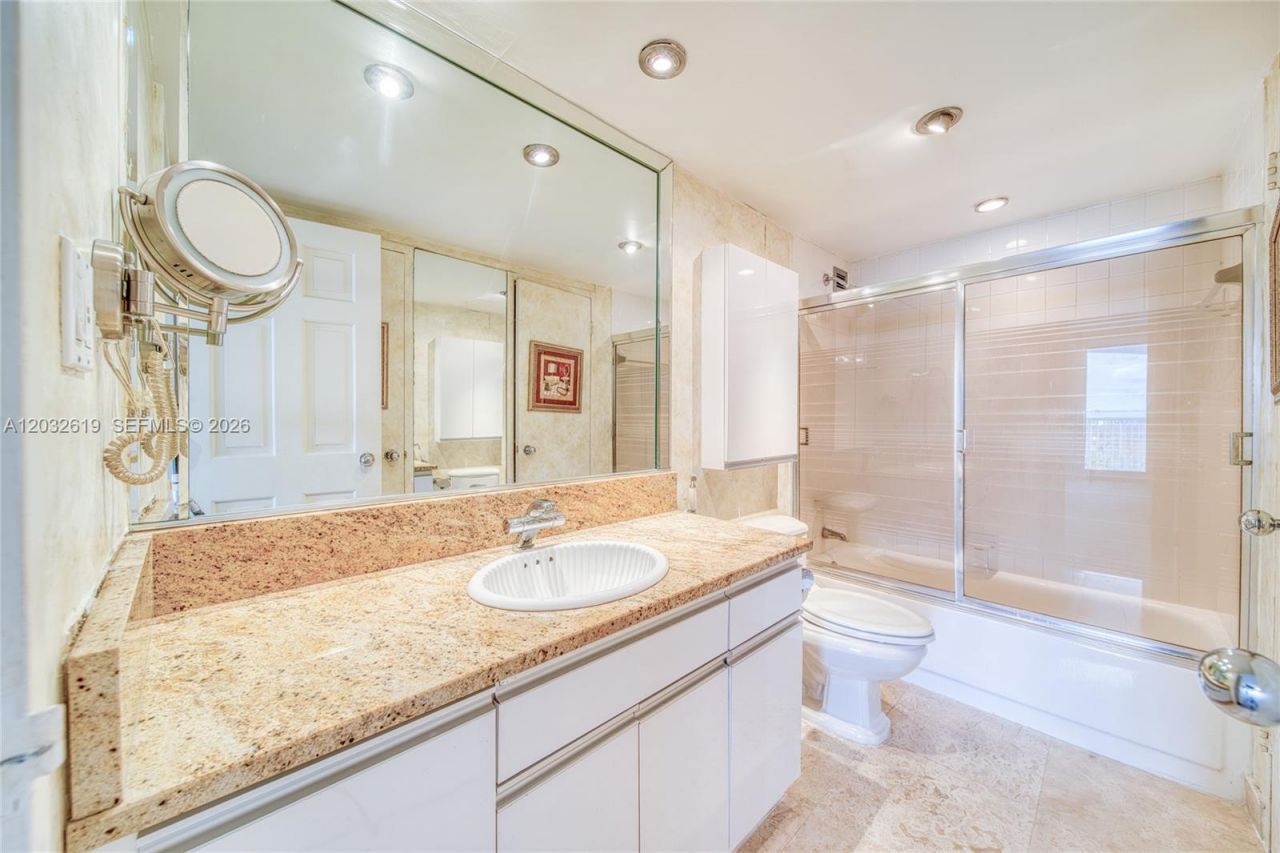 5401 Collins Ave , Unit 1135, Miami Beach, FL 33140 Photo