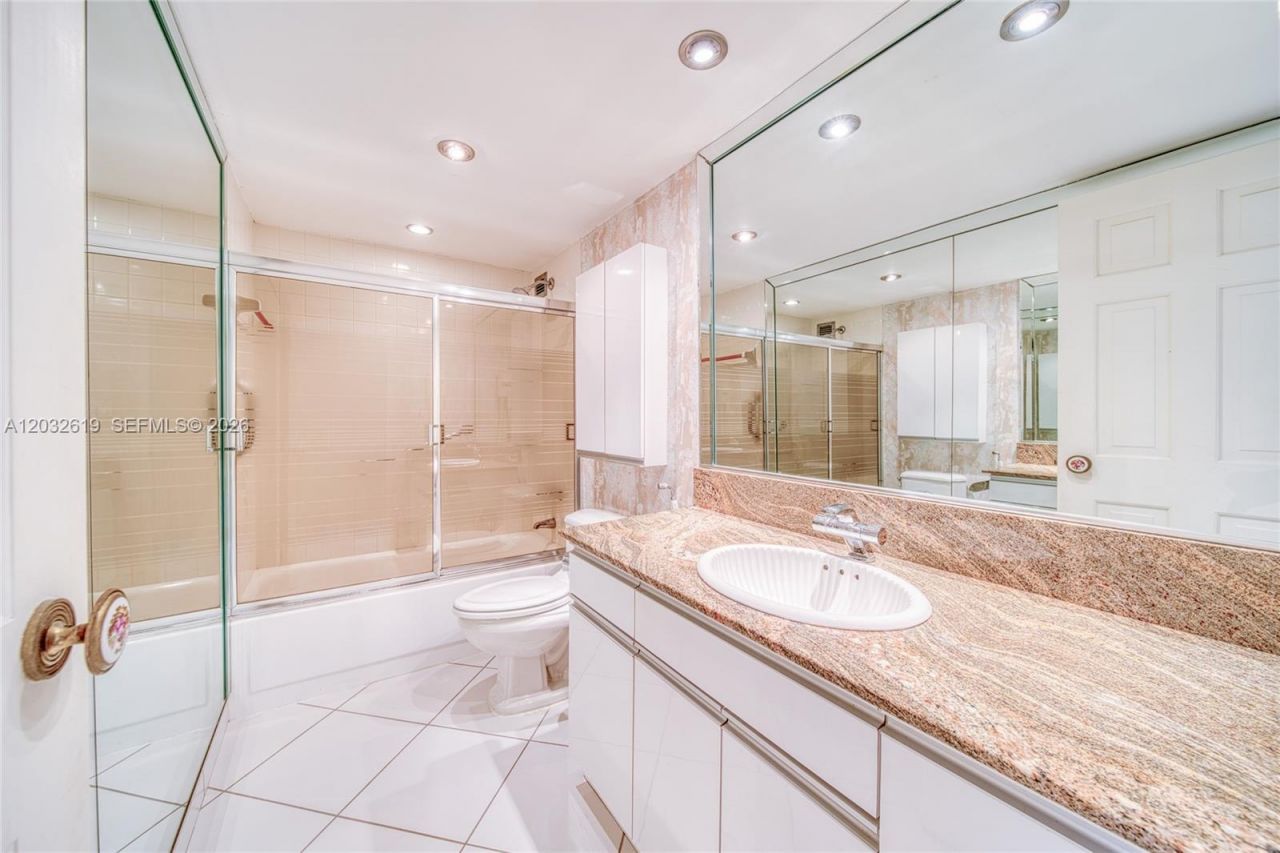 5401 Collins Ave , Unit 1135, Miami Beach, FL 33140 Photo