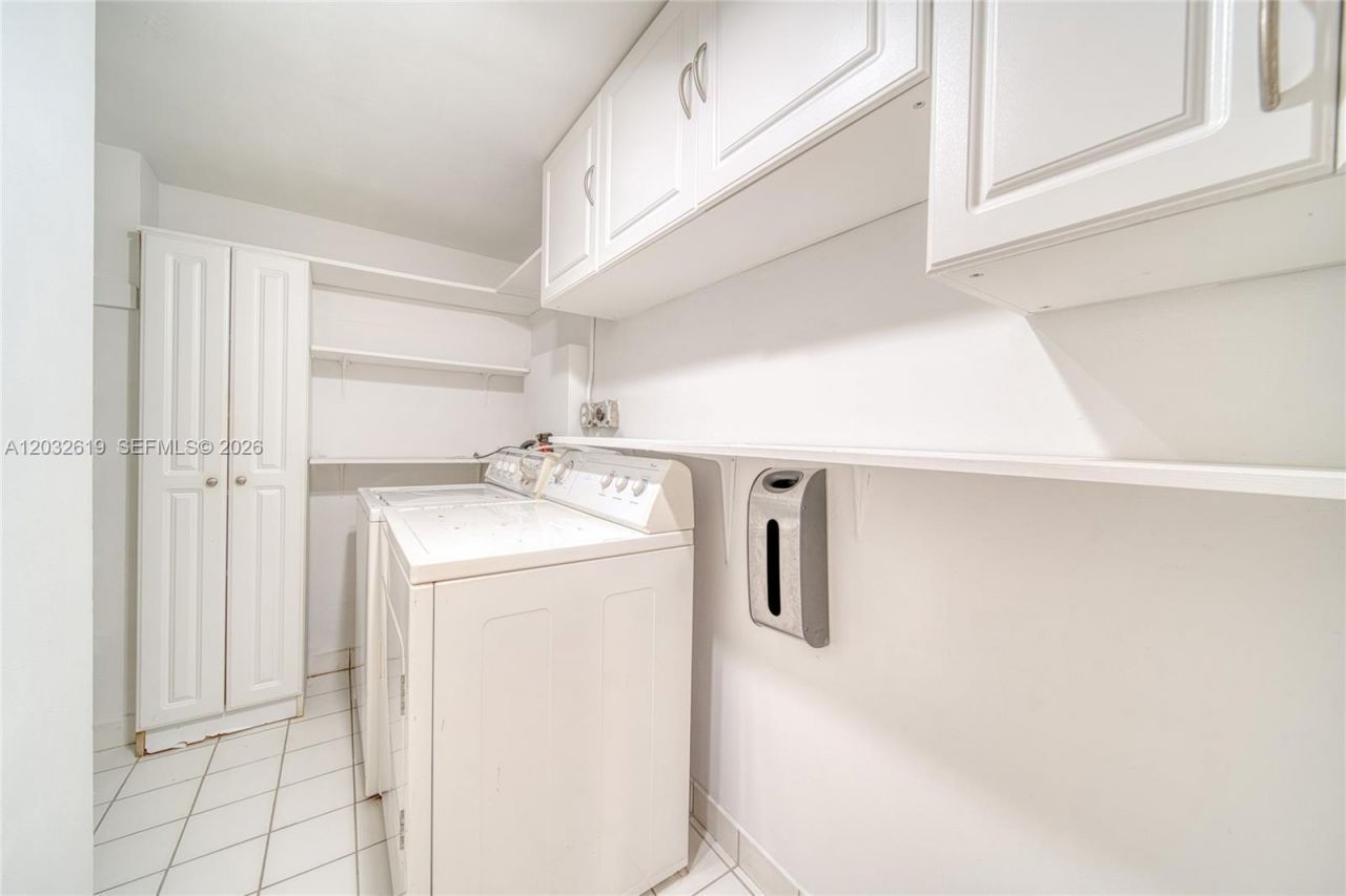 5401 Collins Ave , Unit 1135, Miami Beach, FL 33140 Photo