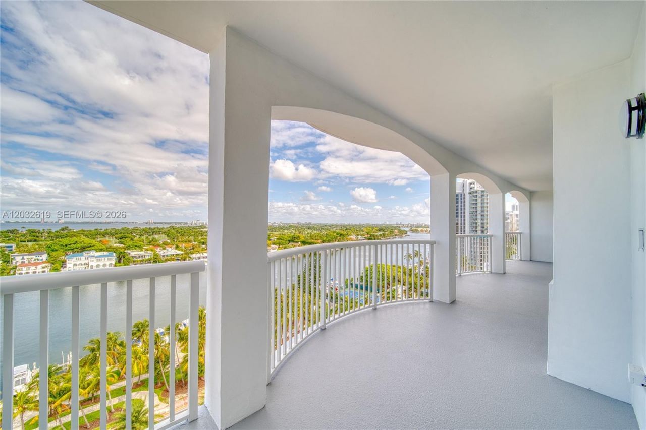 5401 Collins Ave , Unit 1135, Miami Beach, FL 33140 Photo