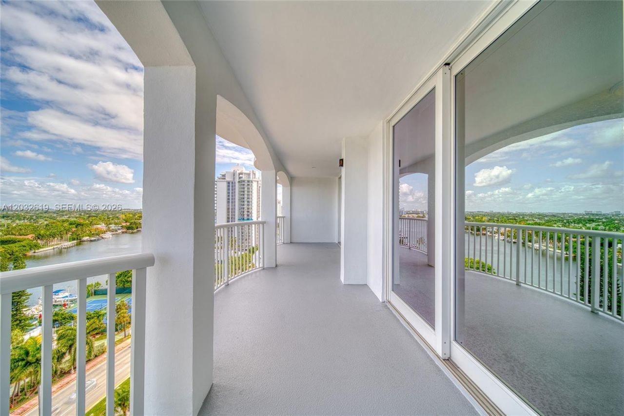 5401 Collins Ave , Unit 1135, Miami Beach, FL 33140 Photo