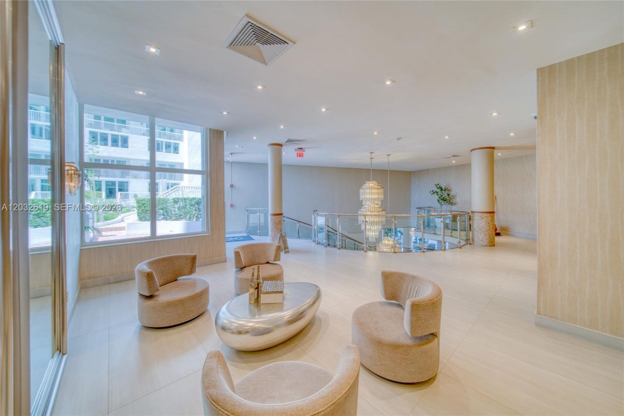 5401 Collins Ave , Unit 1135, Miami Beach, FL 33140 Photo
