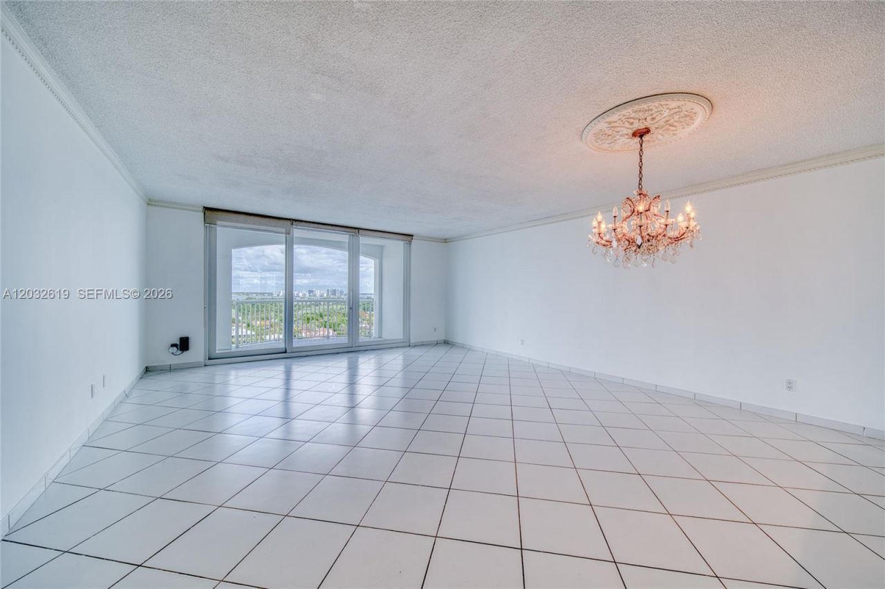 5401 Collins Ave , Unit 1135, Miami Beach, FL 33140 Photo