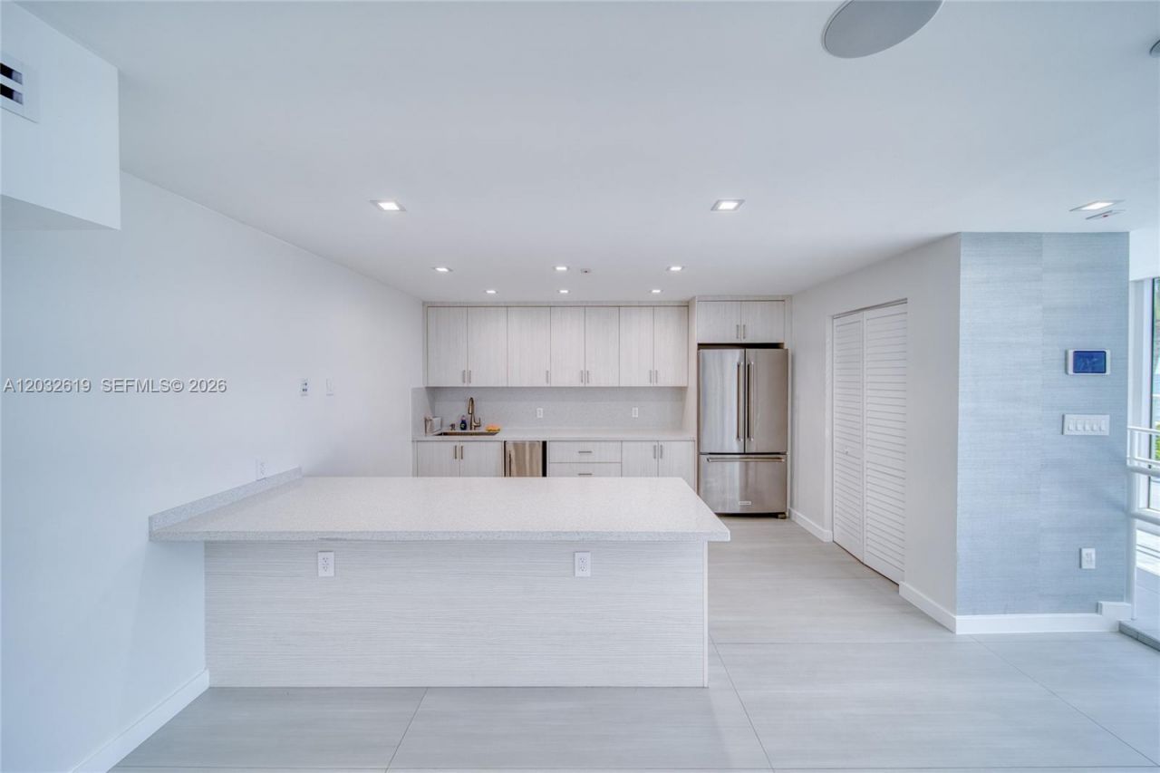 5401 Collins Ave , Unit 1135, Miami Beach, FL 33140 Photo