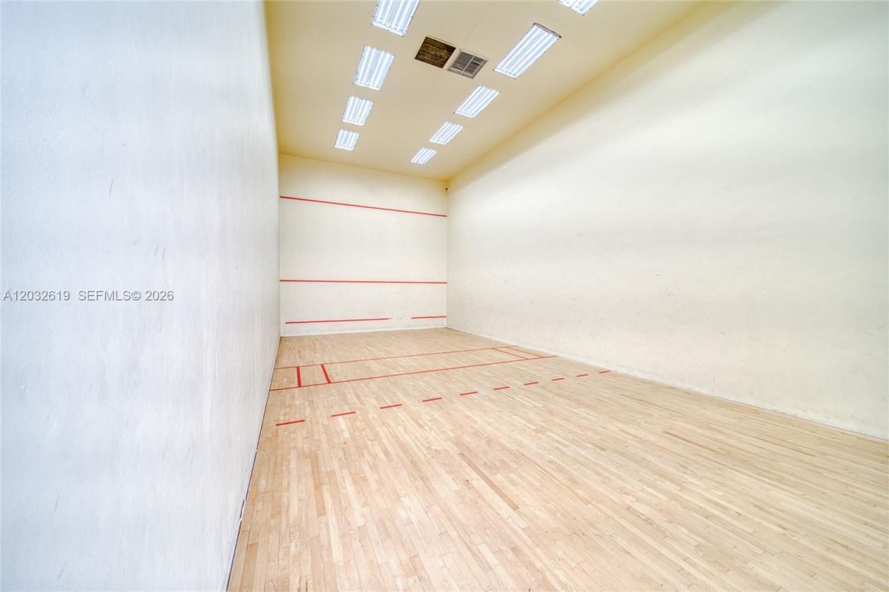 5401 Collins Ave , Unit 1135, Miami Beach, FL 33140 Photo