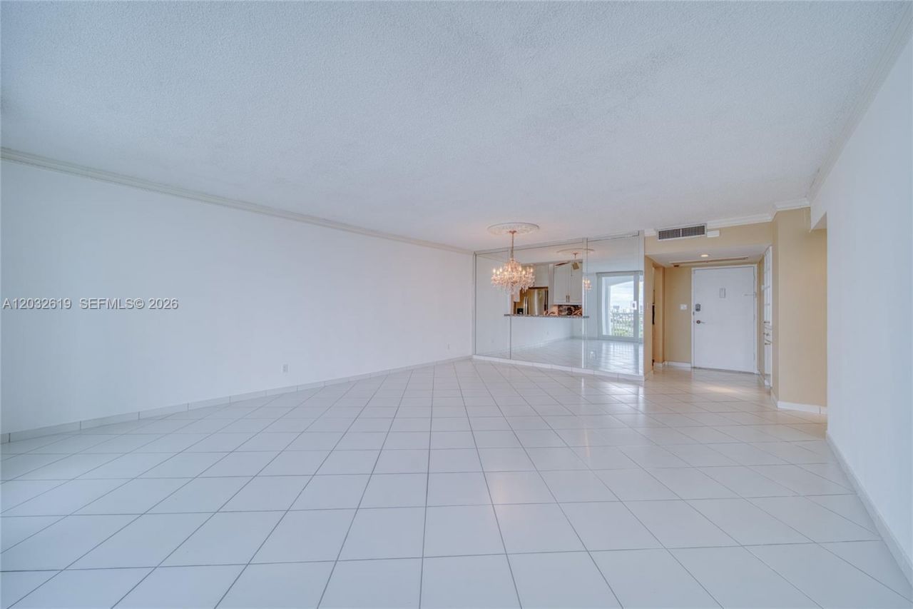 5401 Collins Ave , Unit 1135, Miami Beach, FL 33140 Photo