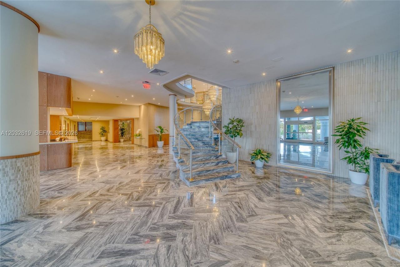 5401 Collins Ave , Unit 1135, Miami Beach, FL 33140 Photo