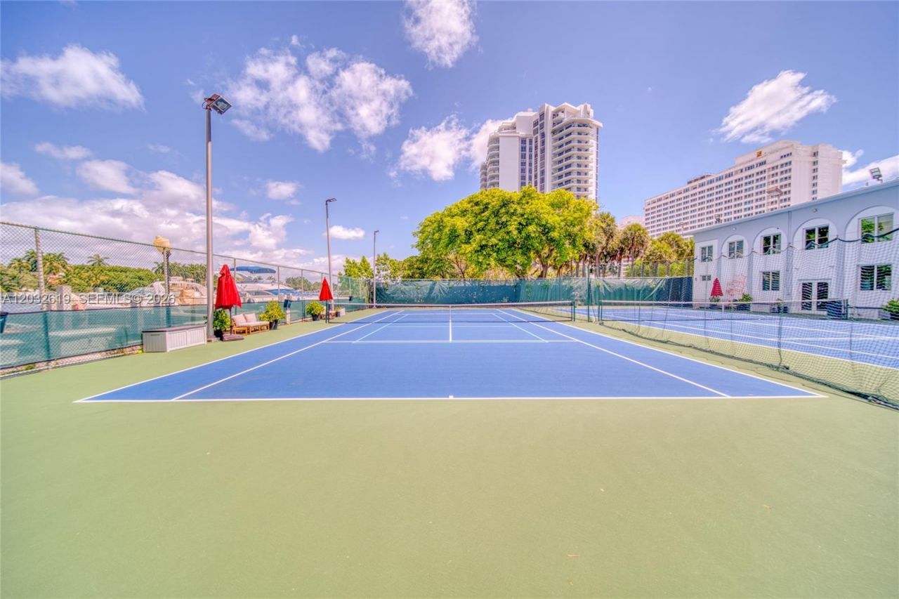 5401 Collins Ave , Unit 1135, Miami Beach, FL 33140 Photo