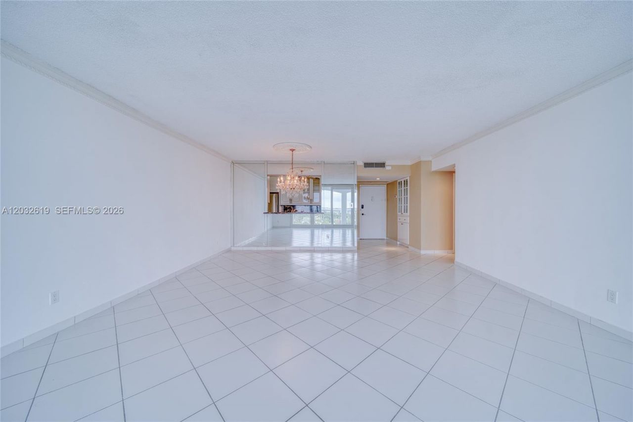 5401 Collins Ave , Unit 1135, Miami Beach, FL 33140 Photo