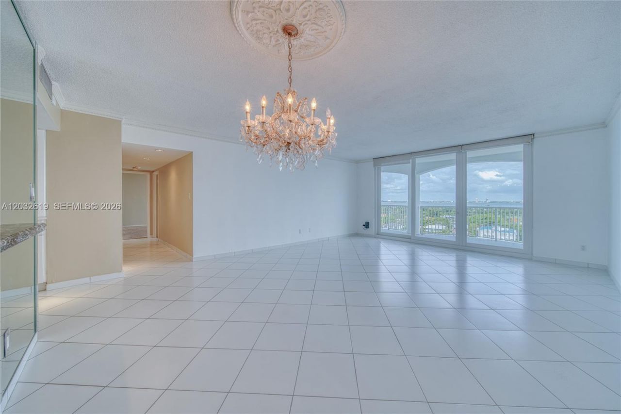5401 Collins Ave , Unit 1135, Miami Beach, FL 33140 Photo