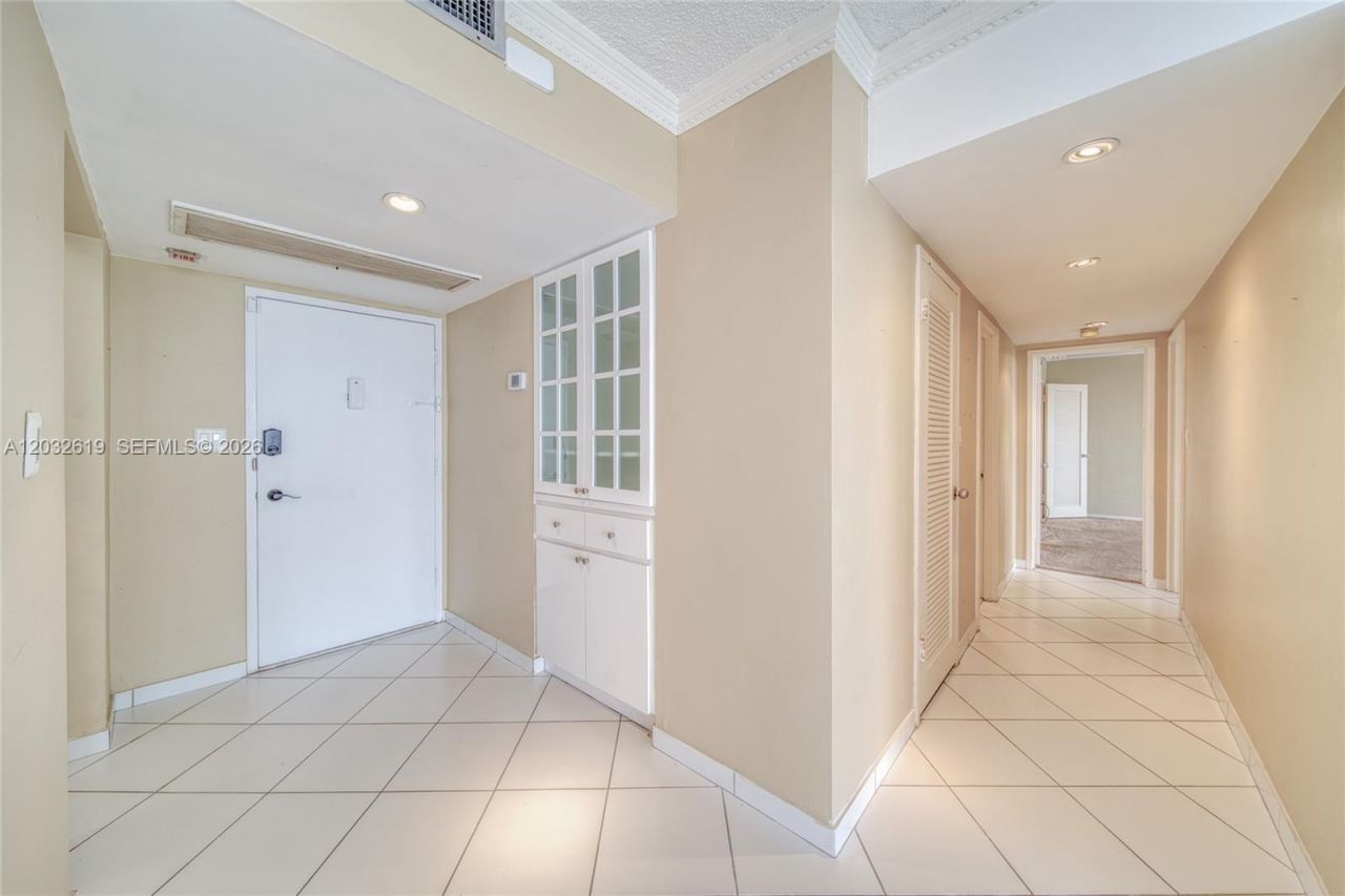 5401 Collins Ave , Unit 1135, Miami Beach, FL 33140 Photo