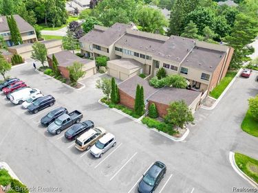 7422 AZALEA Court, West Bloomfield Twp, MI 48322
