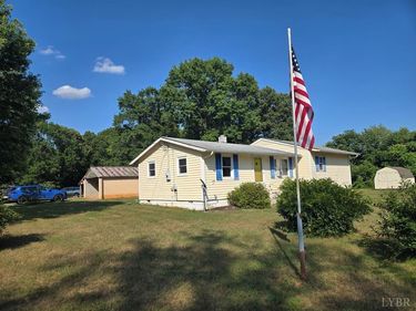 32 Raines Road, Farmville, VA 23901