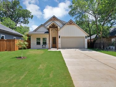 1021 E Richmond Avenue, Fort Worth, TX 76104