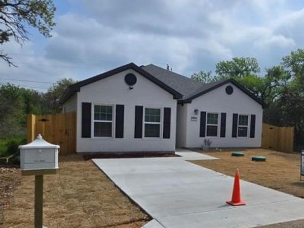 3513 Tomahawk Drive, Granbury, TX 76048