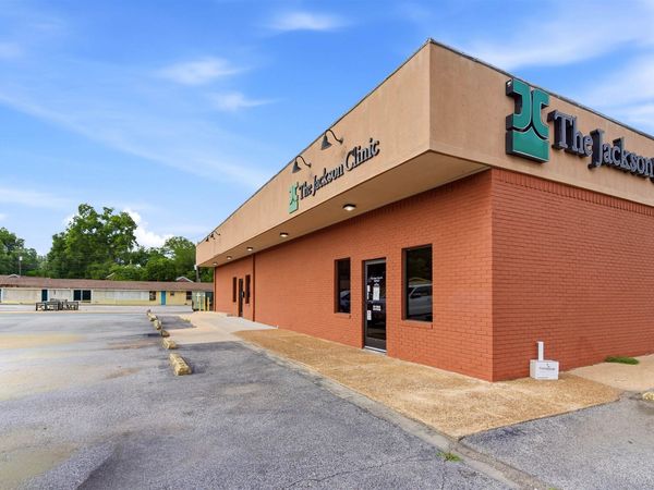 622 W MARKET ST, Bolivar, TN 38008