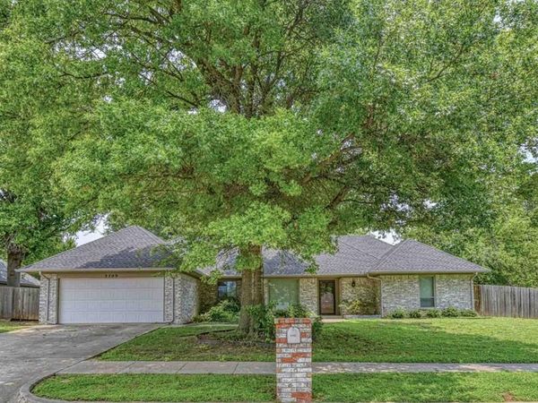 2709 Barry Switzer Drive, Norman, OK 73072