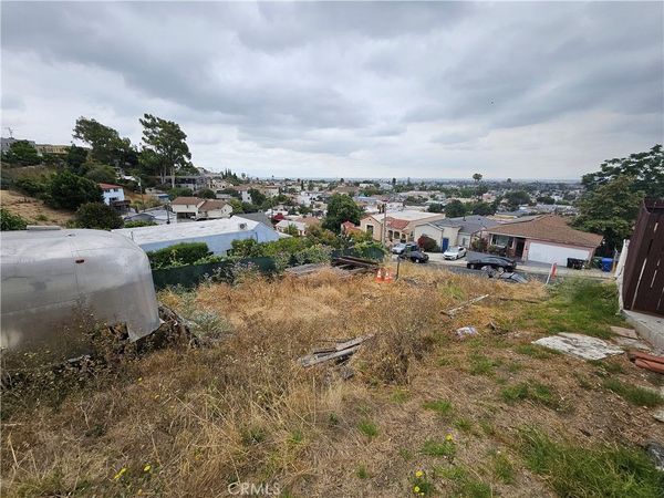 1142 N Stone, Los Angeles, CA 90063