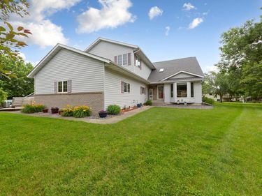 908 9th Street SE, Waseca, MN 56093