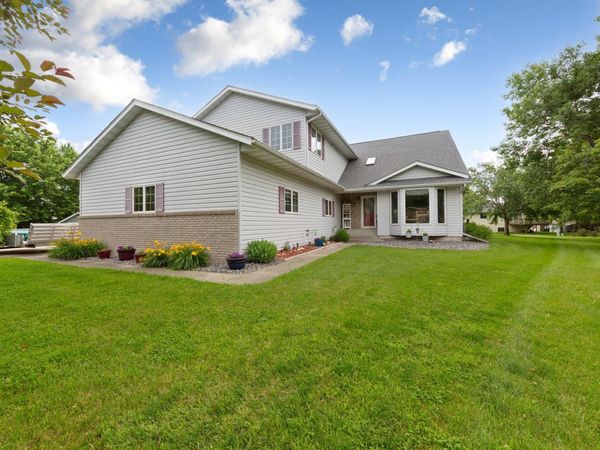 908 9th Street SE, Waseca, MN 56093