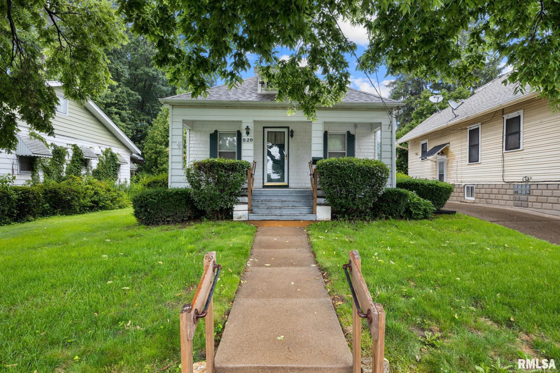 829 W Hanssler Place, Peoria, IL 61604 Main Photo