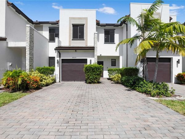 20610 NE 5th Pl, Miami, FL 33179