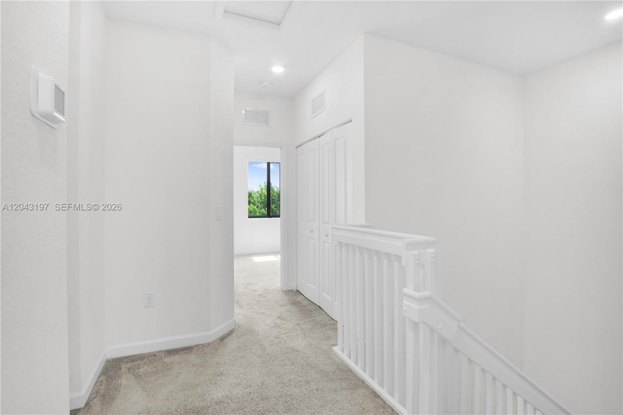 20610 NE 5th Pl, Miami, FL 33179 Photo
