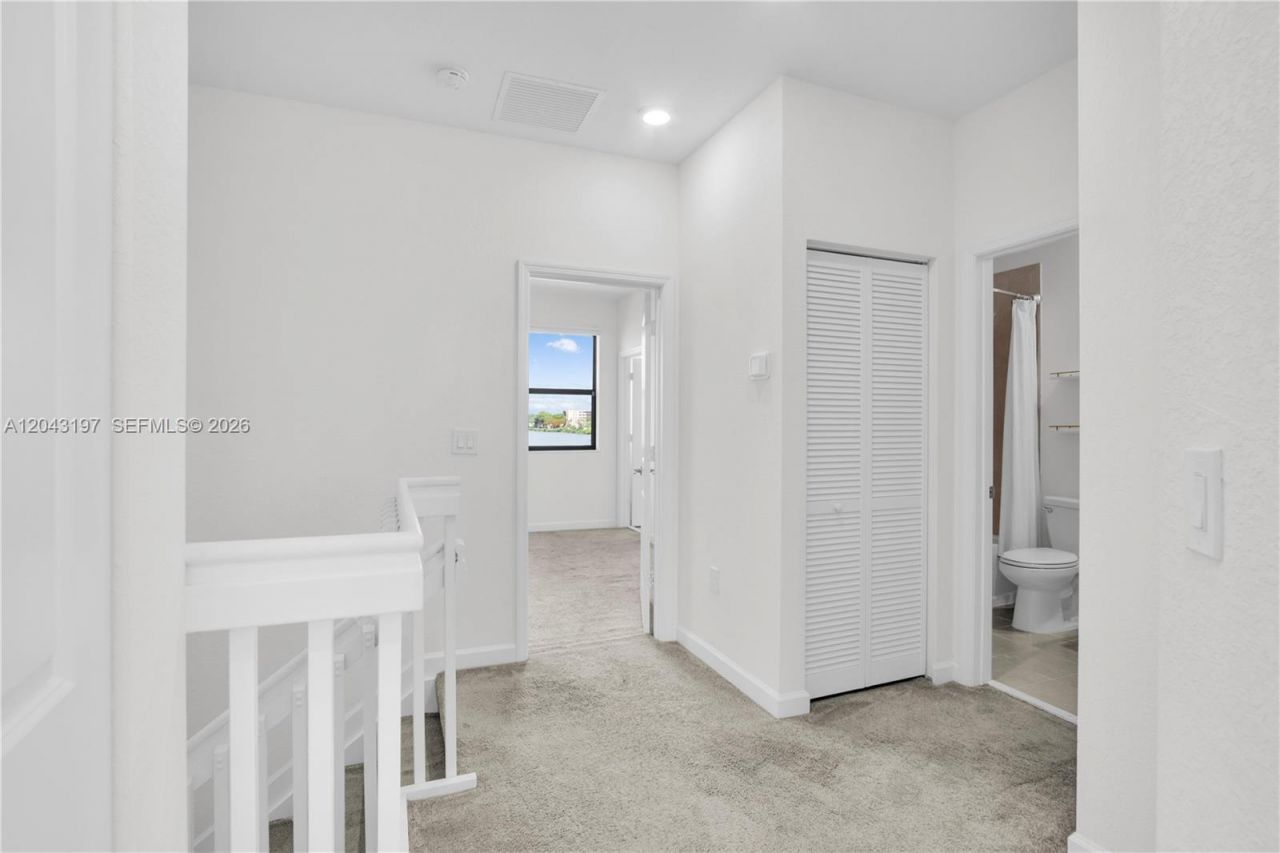 20610 NE 5th Pl, Miami, FL 33179 Photo