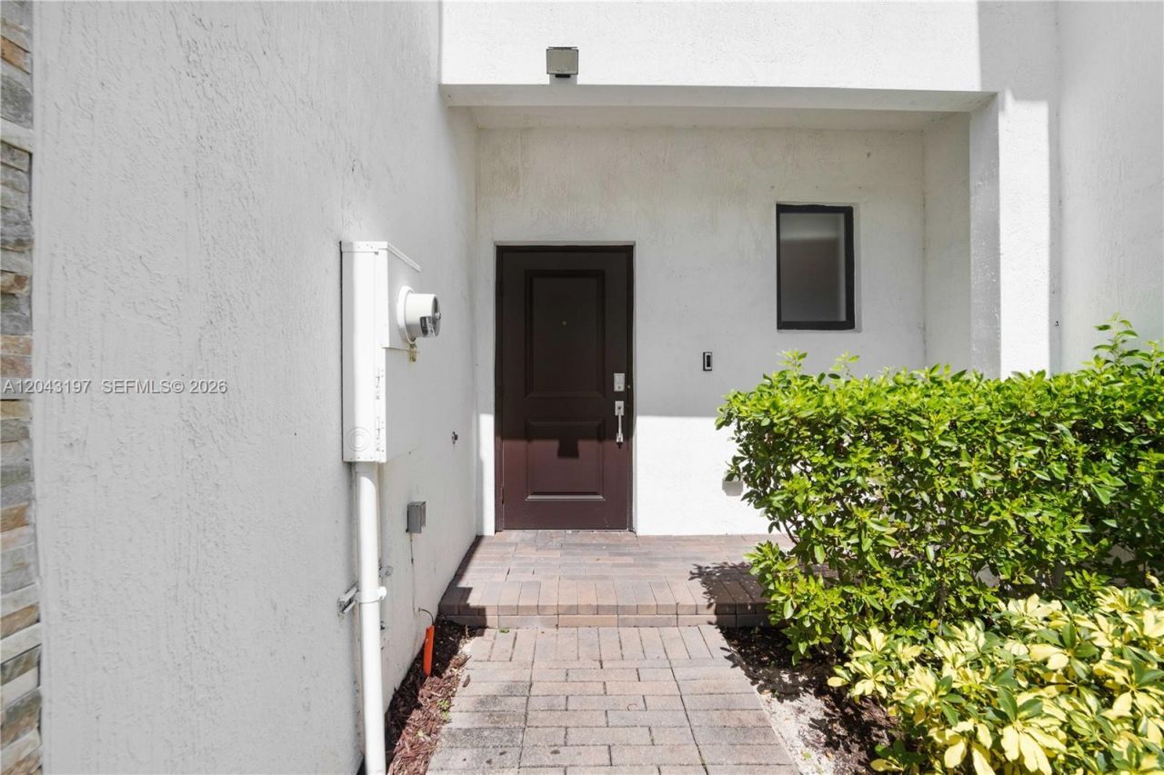 20610 NE 5th Pl, Miami, FL 33179 Photo