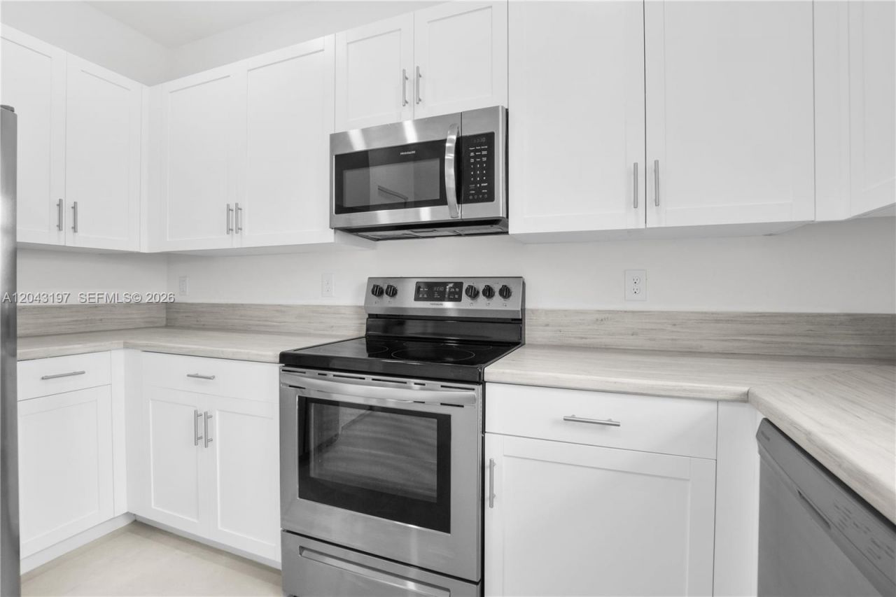 20610 NE 5th Pl, Miami, FL 33179 Photo