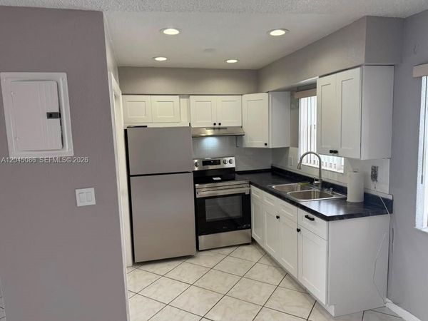5870 NW 16th Pl, Unit 4, Sunrise, FL 33313