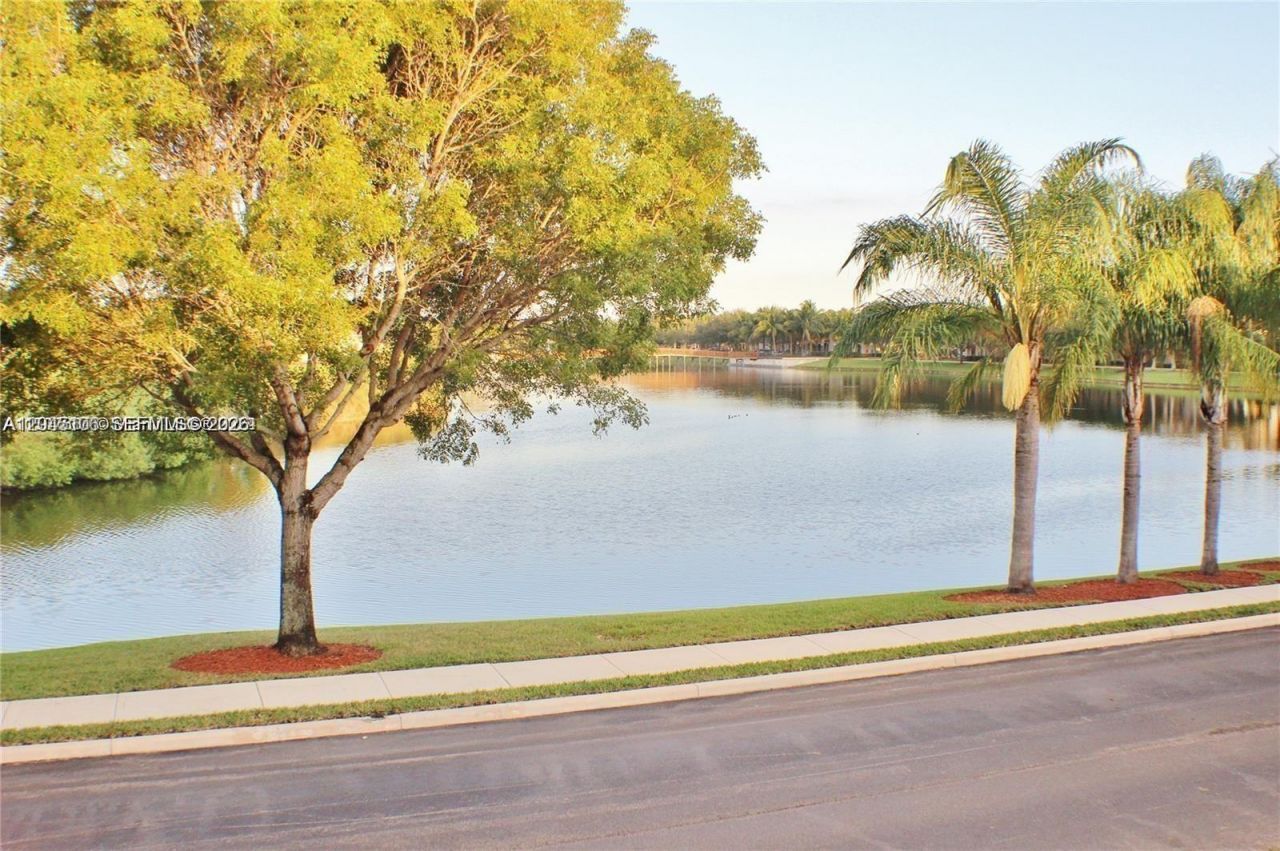 2493 Centergate Dr , Unit 204, Miramar, FL 33025 Photo