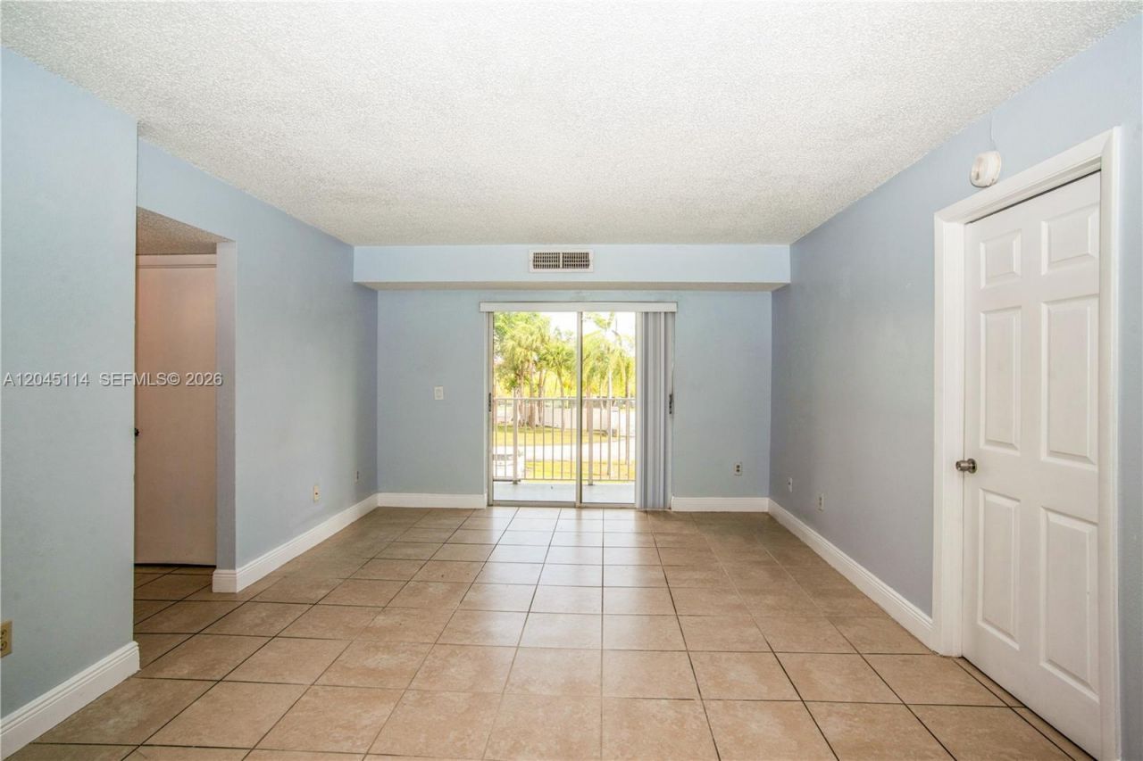 8200 SW 210th St , Unit 111, Cutler Bay, FL 33189 Photo