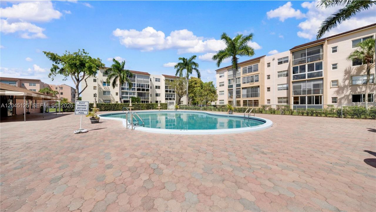 2861 Somerset Dr , Unit 301, Lauderdale Lakes, FL 33311 Photo