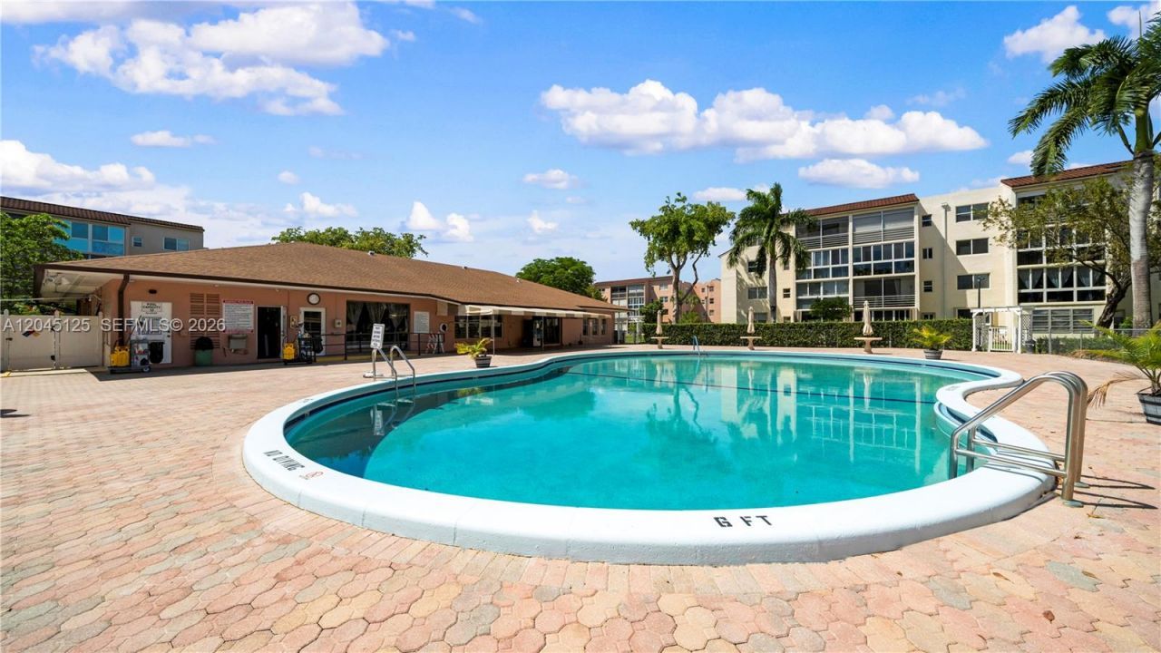 2861 Somerset Dr , Unit 301, Lauderdale Lakes, FL 33311 Photo