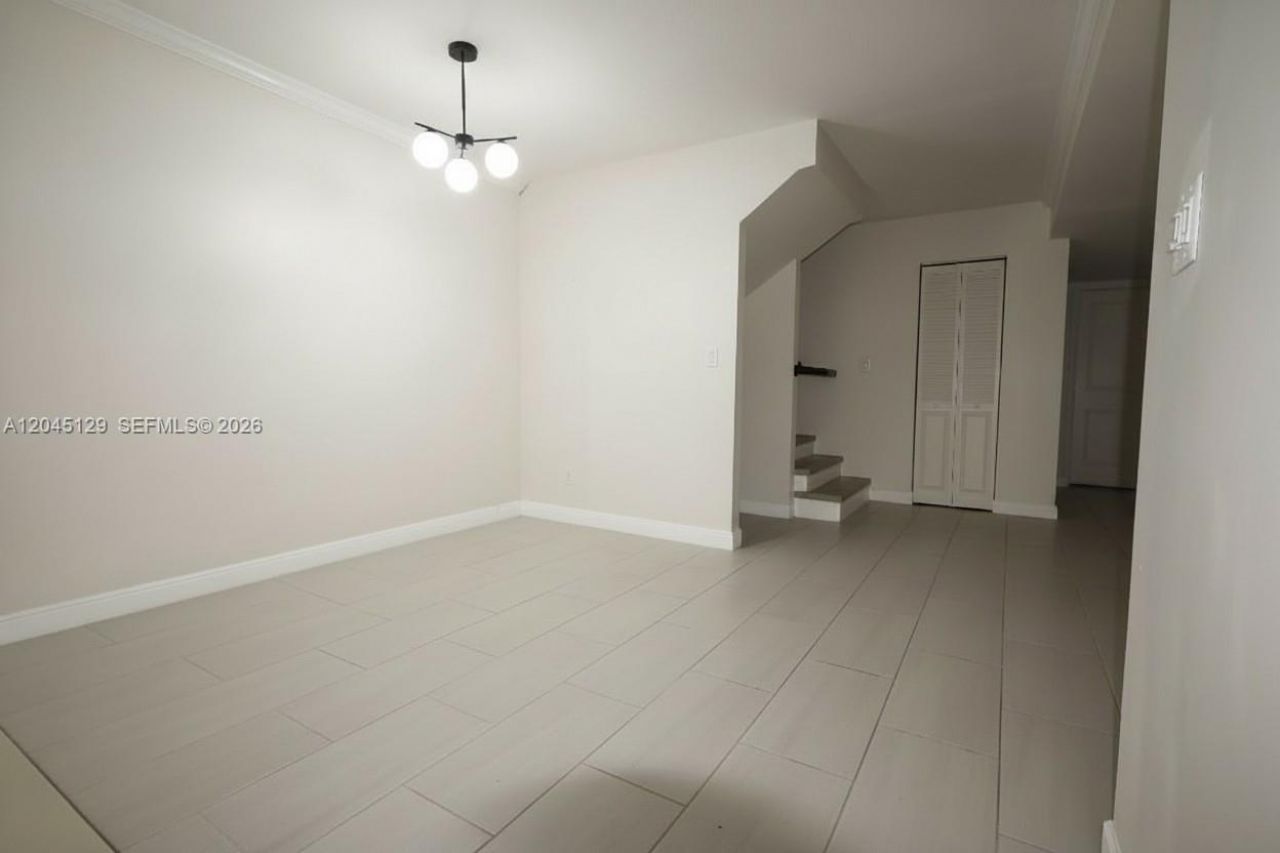 8985 Palm Tree Ln, Unit 8985, Pembroke Pines, FL 33024 Photo