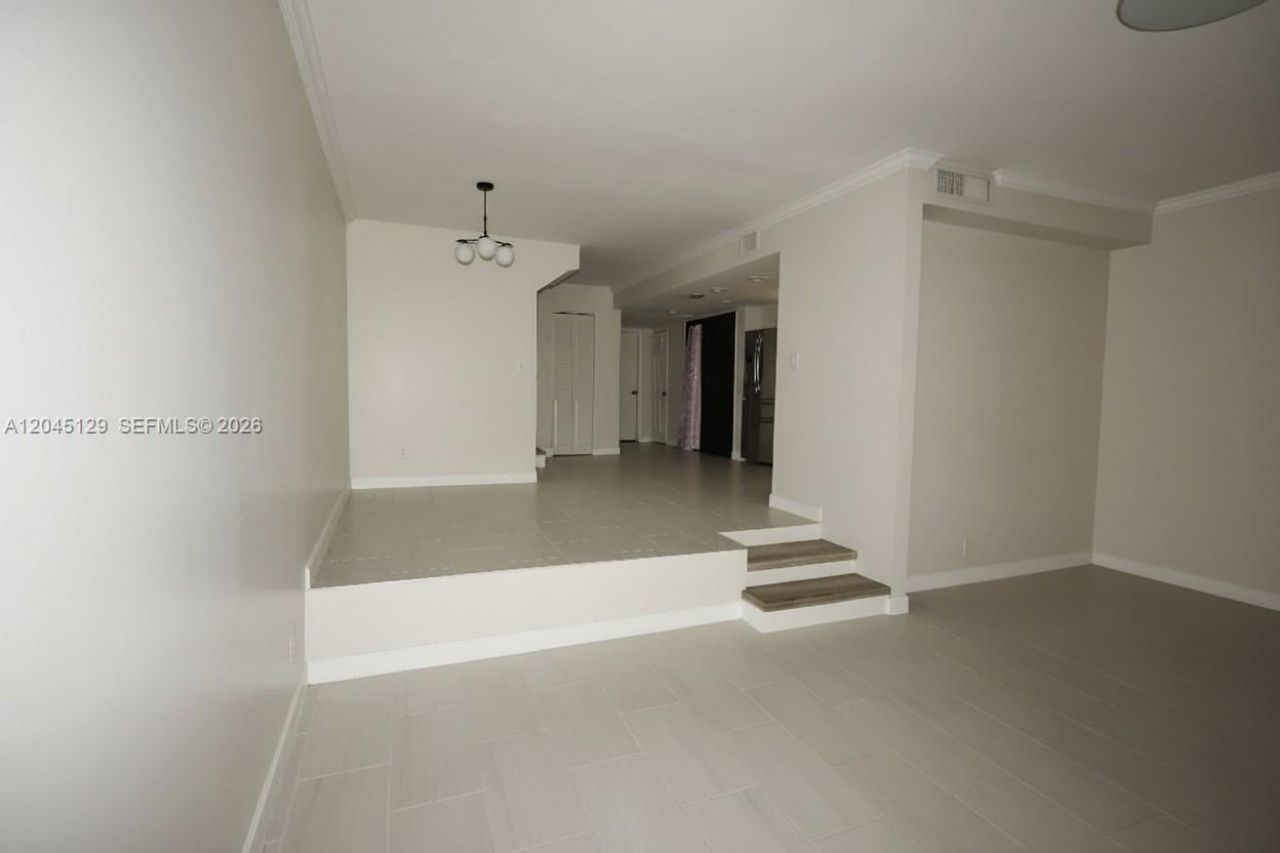 8985 Palm Tree Ln, Unit 8985, Pembroke Pines, FL 33024 Photo