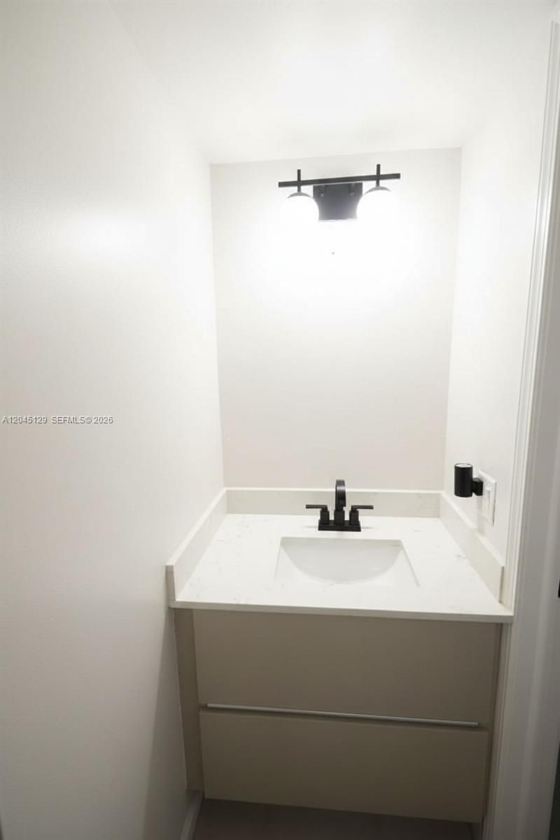 8985 Palm Tree Ln, Unit 8985, Pembroke Pines, FL 33024 Photo