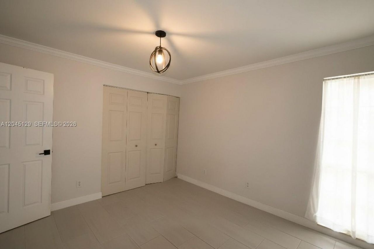 8985 Palm Tree Ln, Unit 8985, Pembroke Pines, FL 33024 Photo