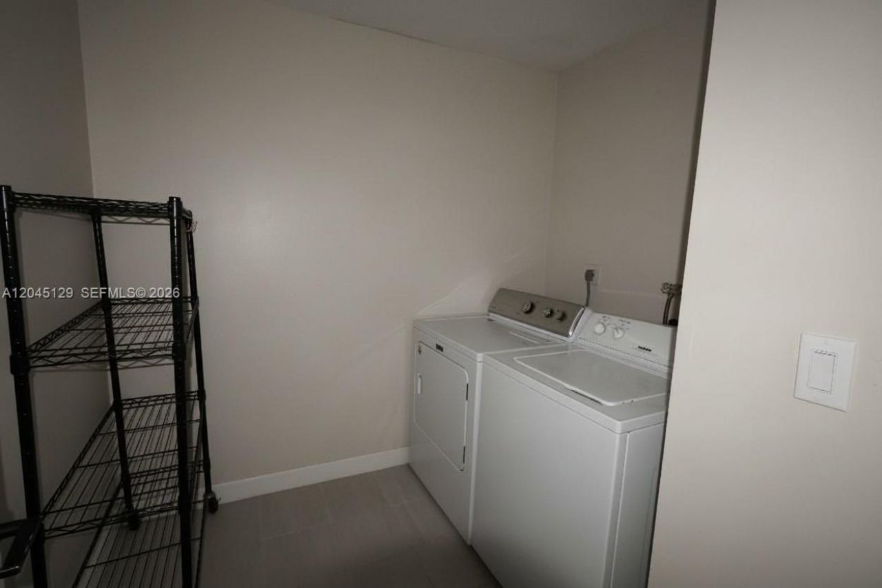 8985 Palm Tree Ln, Unit 8985, Pembroke Pines, FL 33024 Photo