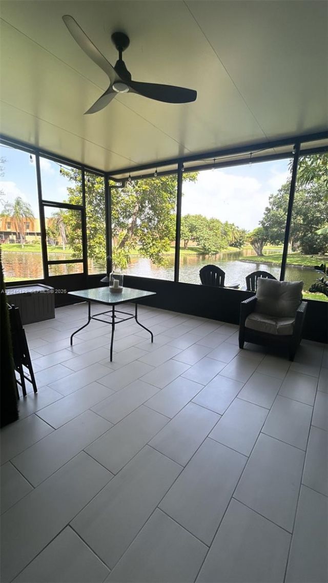 8985 Palm Tree Ln, Unit 8985, Pembroke Pines, FL 33024 Photo