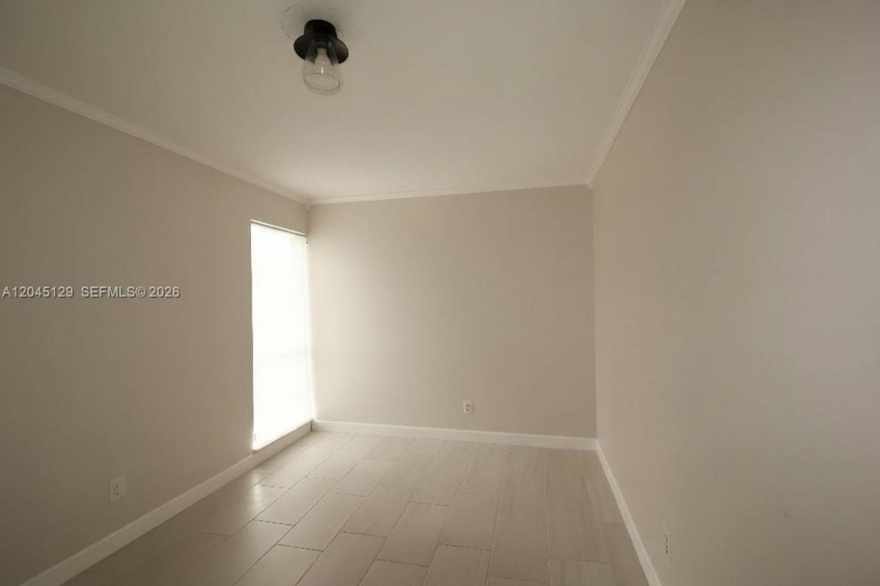 8985 Palm Tree Ln, Unit 8985, Pembroke Pines, FL 33024 Photo