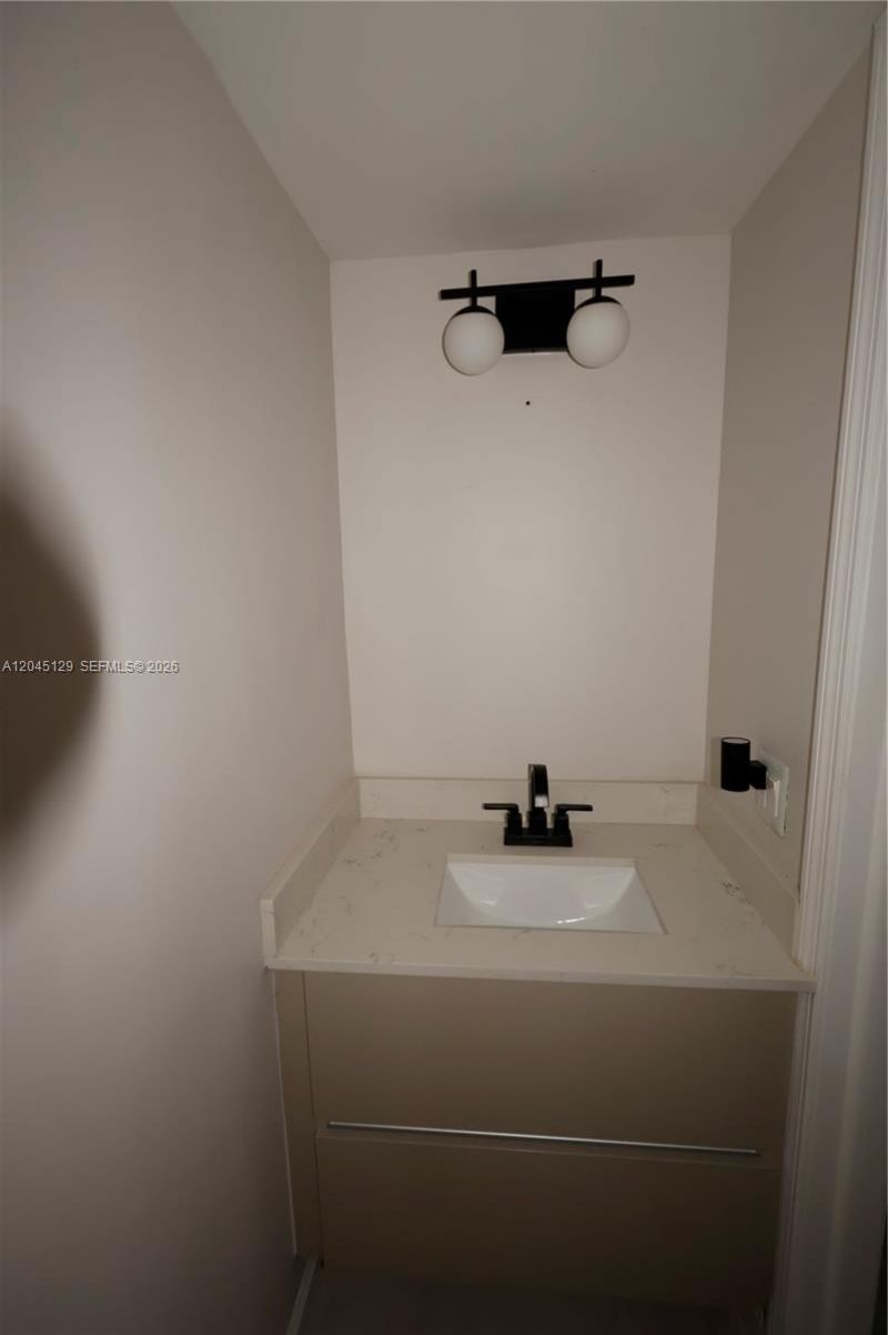 8985 Palm Tree Ln, Unit 8985, Pembroke Pines, FL 33024 Photo