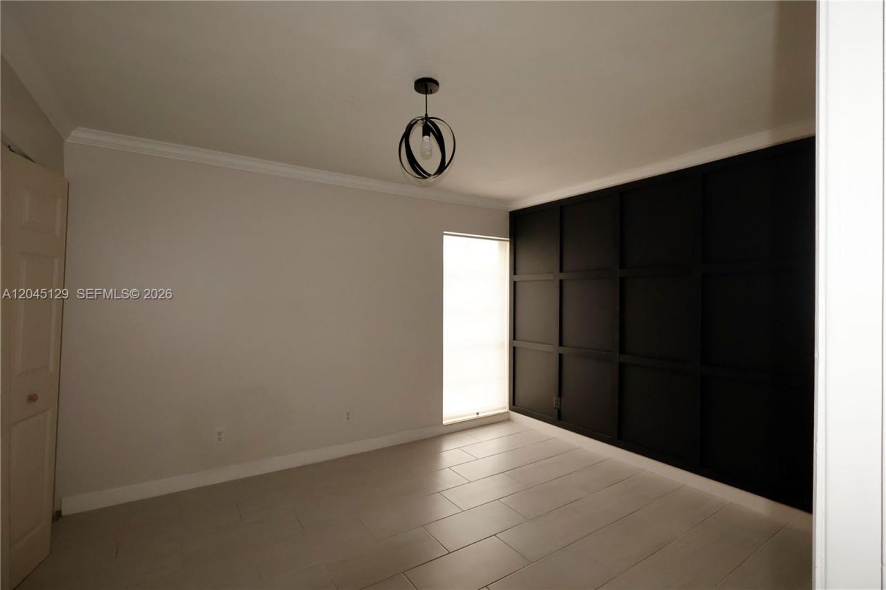 8985 Palm Tree Ln, Unit 8985, Pembroke Pines, FL 33024 Photo