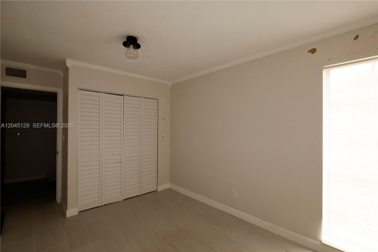 8985 Palm Tree Ln, Unit 8985, Pembroke Pines, FL 33024 Photo