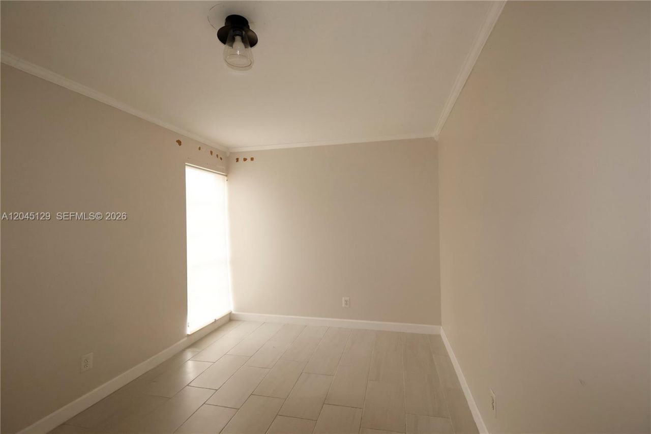 8985 Palm Tree Ln, Unit 8985, Pembroke Pines, FL 33024 Photo