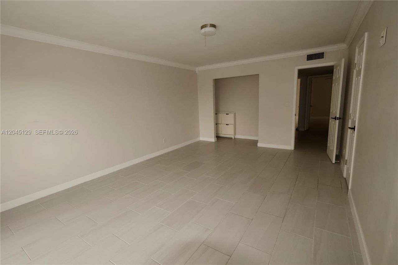 8985 Palm Tree Ln, Unit 8985, Pembroke Pines, FL 33024 Photo